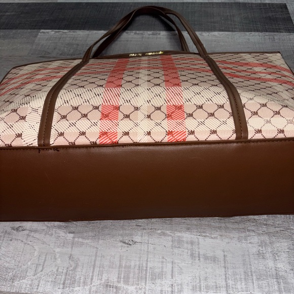 👜Steve Madden Extra Large Checkered Plaid Tote - Picture 3 of 9